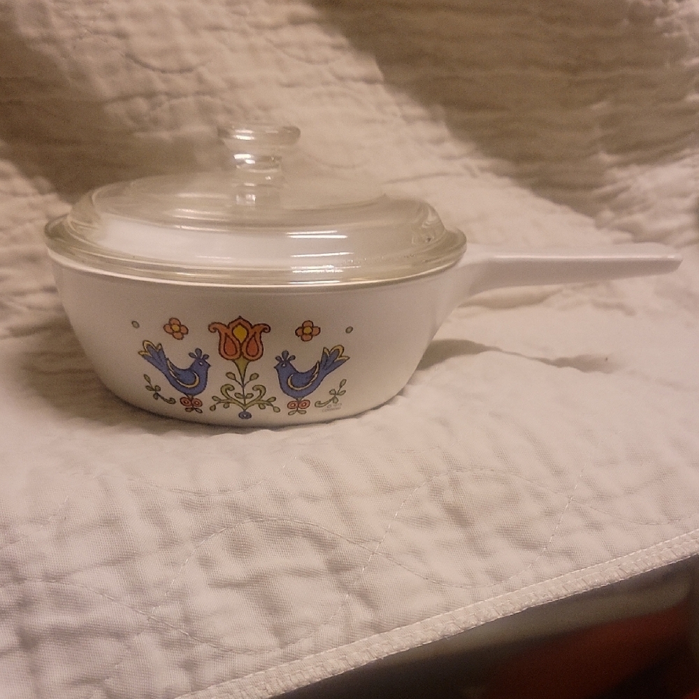 Corningware Country Festival Sauce Pan With Matching Lid. P-81-B. Vintage & NICE